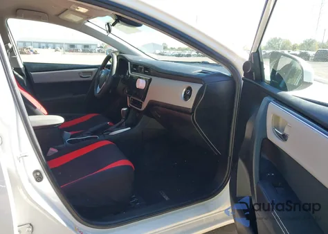 2018 Toyota Corolla Le z USA, uszkodzony, nr VIN 2T1BURHEXJC123829